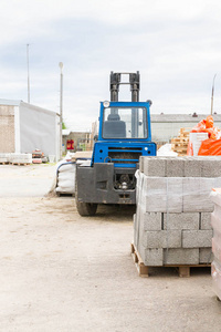 机械设备销售 建材业务之外的多元化发展路径